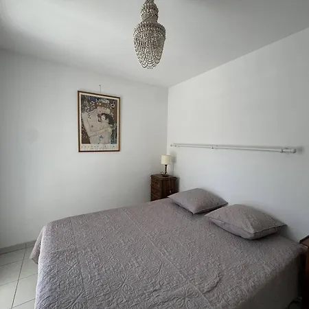 Climatise En Centre-ville De - Fr-1-100-356 Cavalaire-sur-Mer